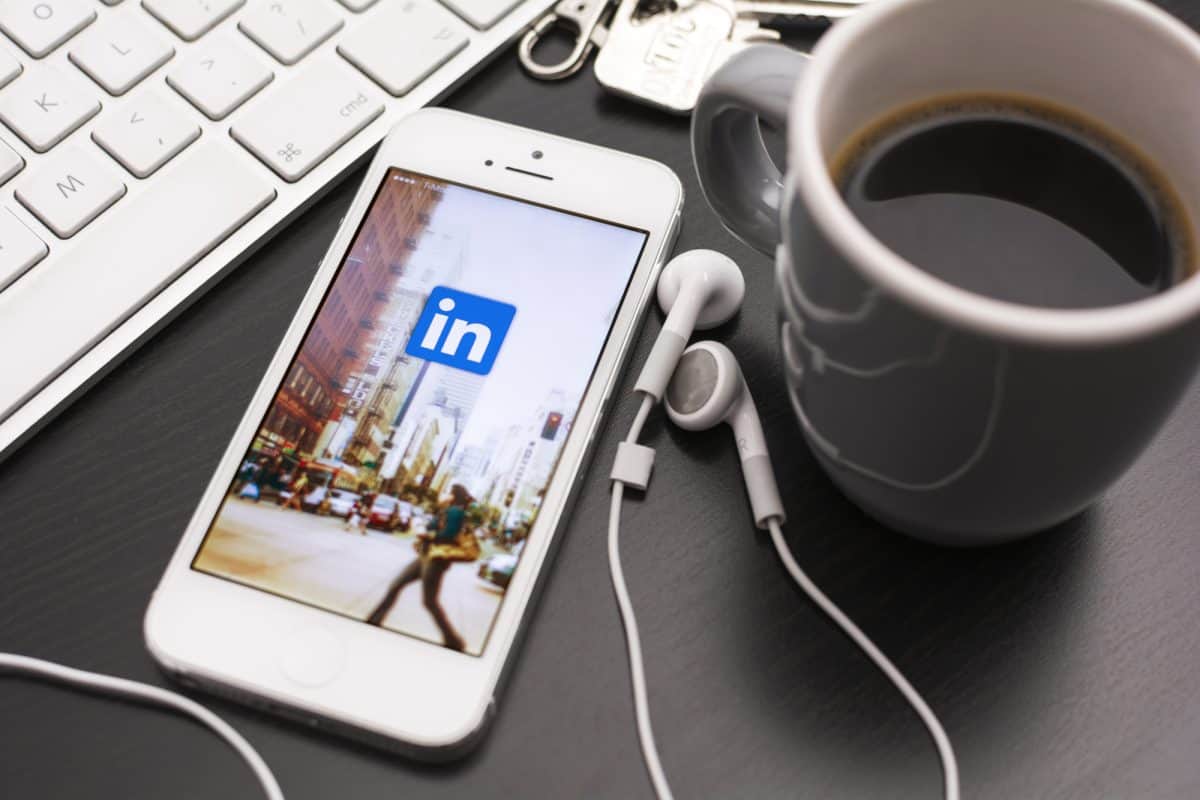 Effective Ways to Engage with People on LinkedIn